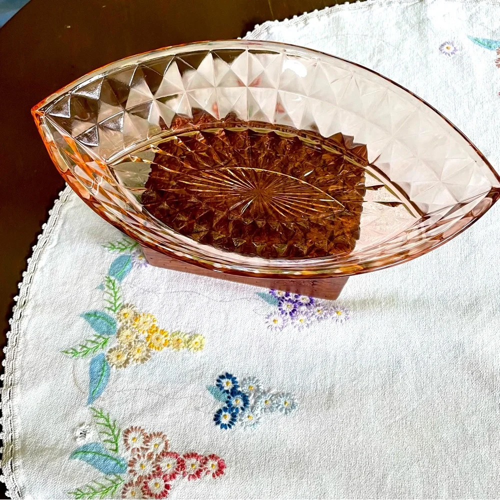 Antique Jeanette Glass Co. Windsor Diamond Pattern Pink Boat Shaped Bowl. 11.75